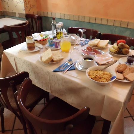 Hotel Rey Chindasvinto Covarrubias Bagian luar foto