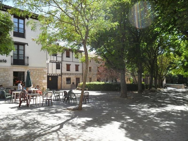 Hotel Rey Chindasvinto Covarrubias Bagian luar foto