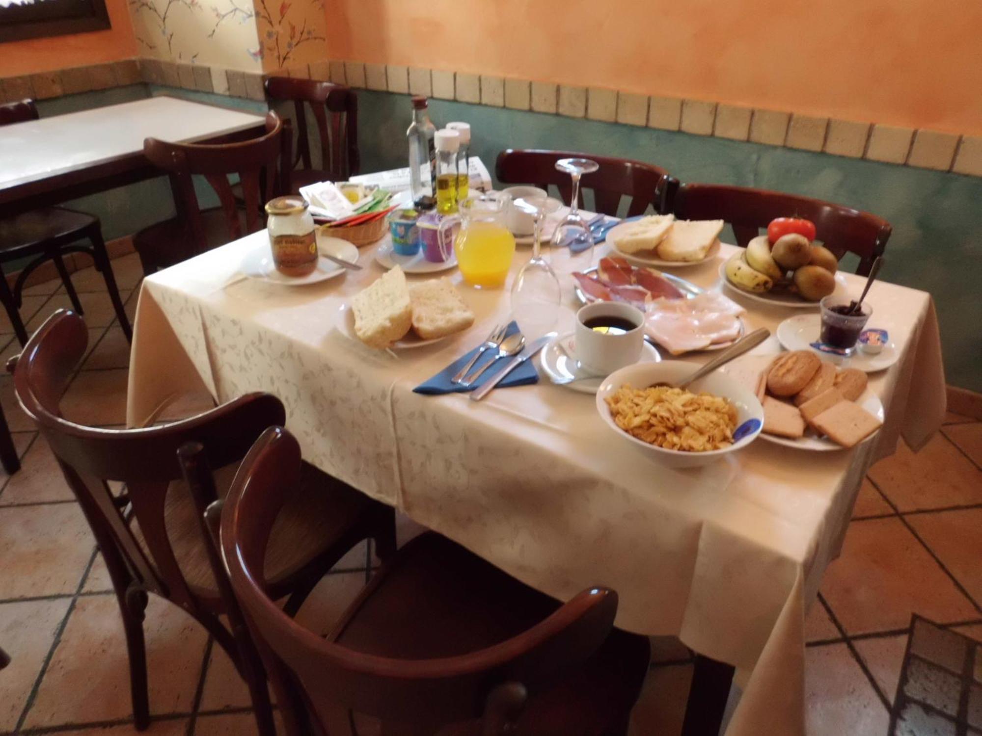 Hotel Rey Chindasvinto Covarrubias Bagian luar foto