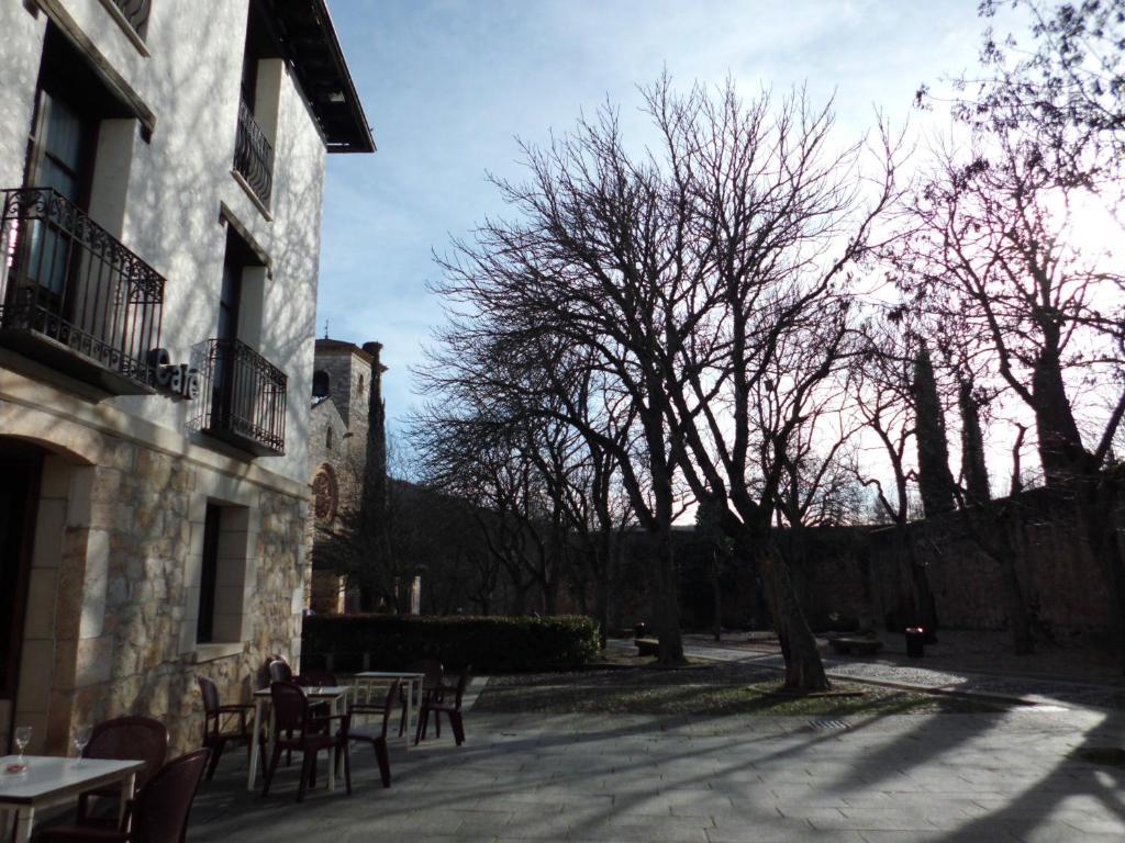 Hotel Rey Chindasvinto Covarrubias Bagian luar foto
