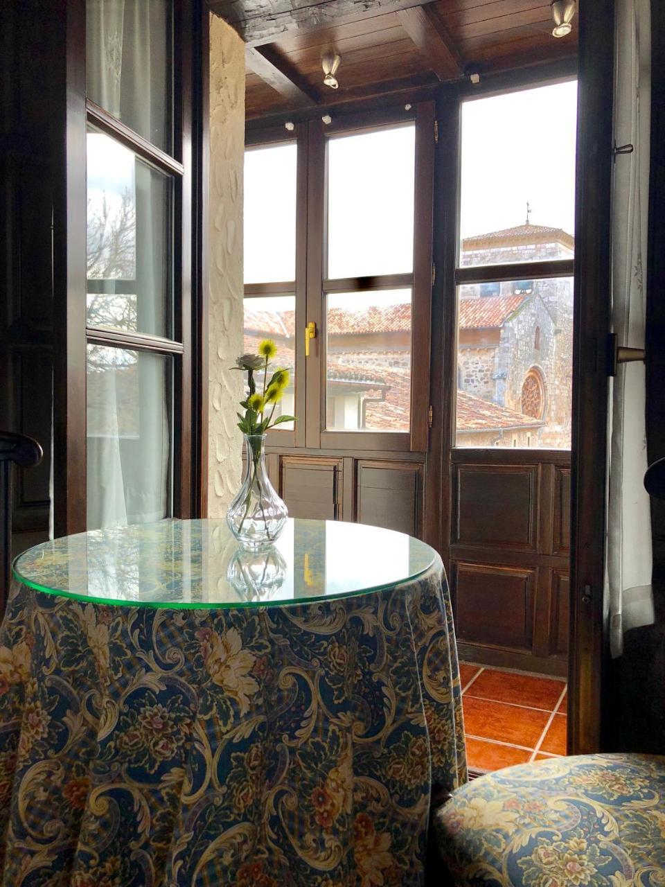 Hotel Rey Chindasvinto Covarrubias Bagian luar foto
