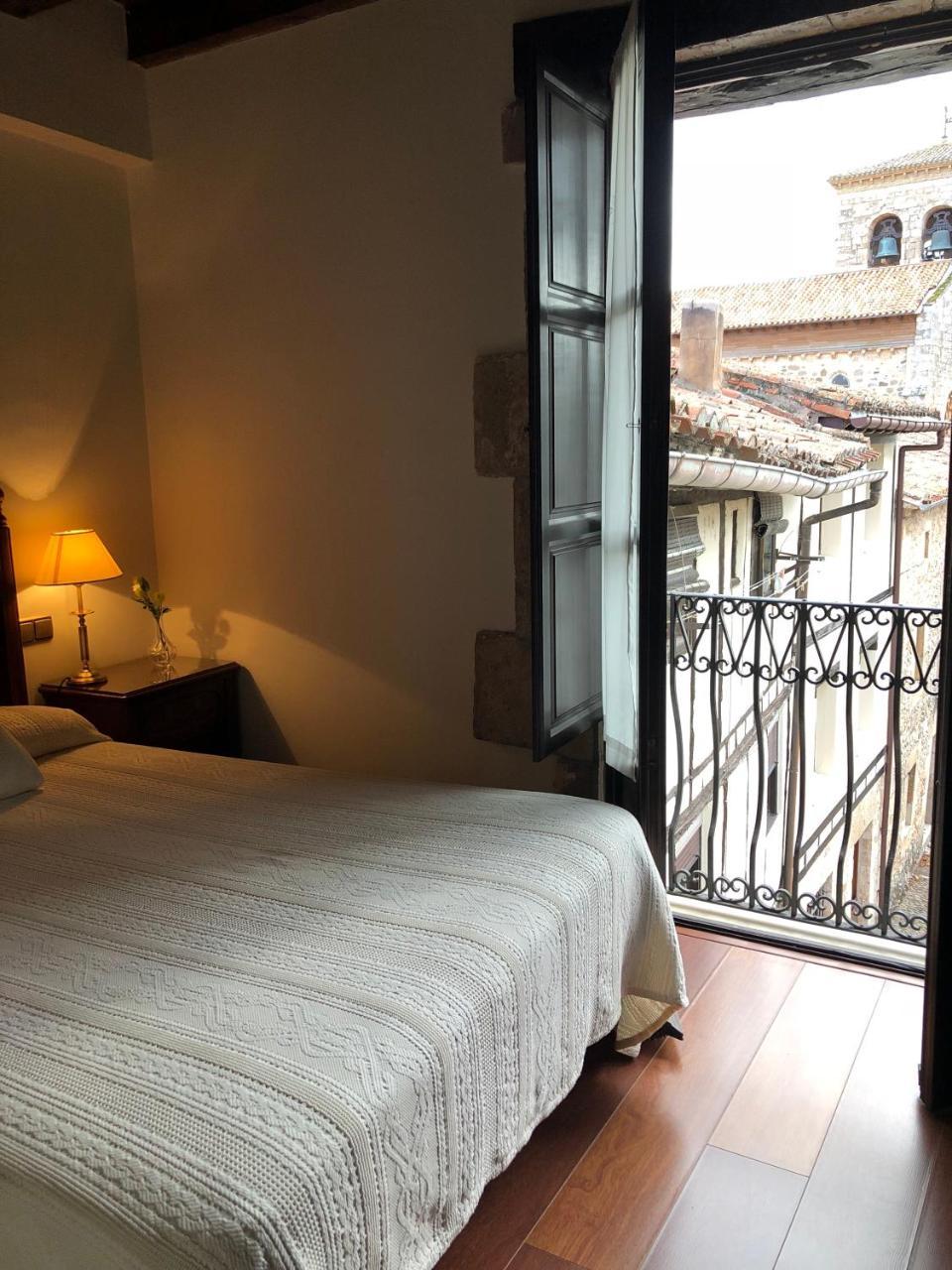 Hotel Rey Chindasvinto Covarrubias Bagian luar foto
