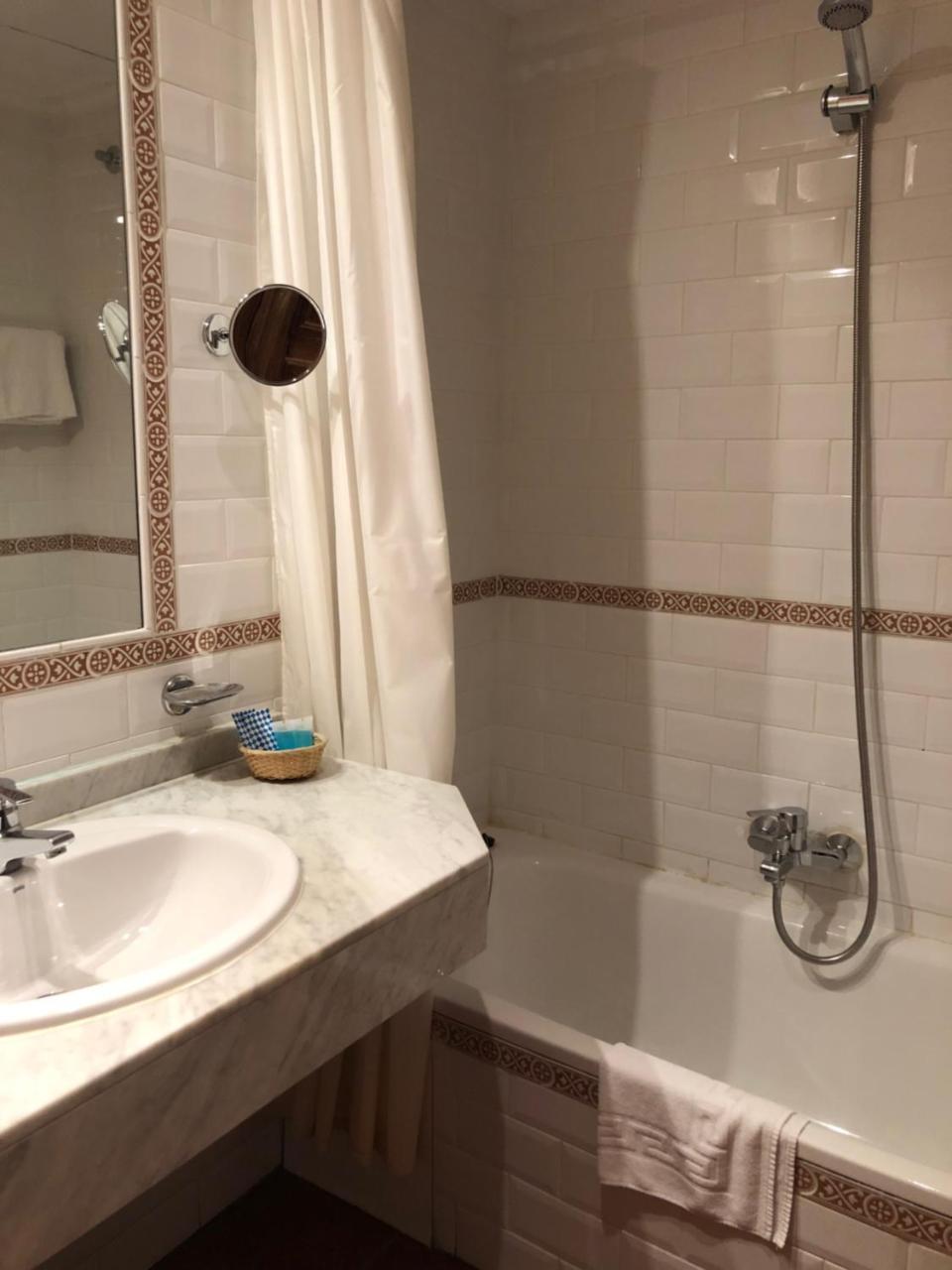 Hotel Rey Chindasvinto Covarrubias Bagian luar foto