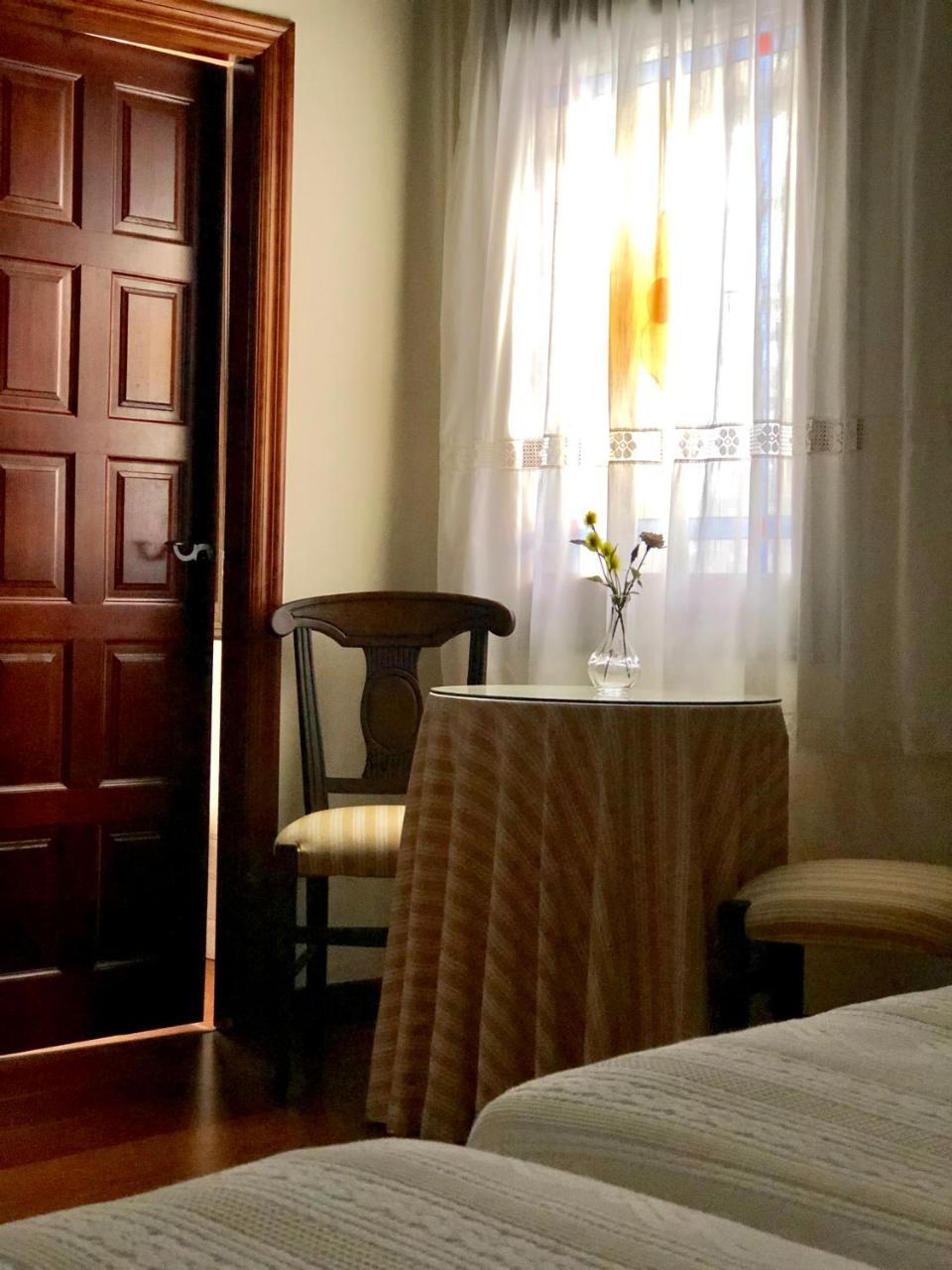 Hotel Rey Chindasvinto Covarrubias Bagian luar foto