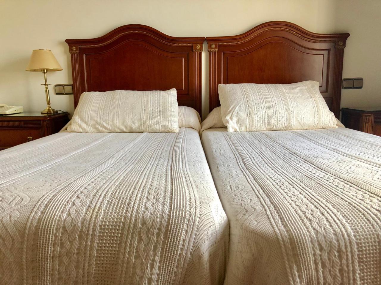 Hotel Rey Chindasvinto Covarrubias Bagian luar foto