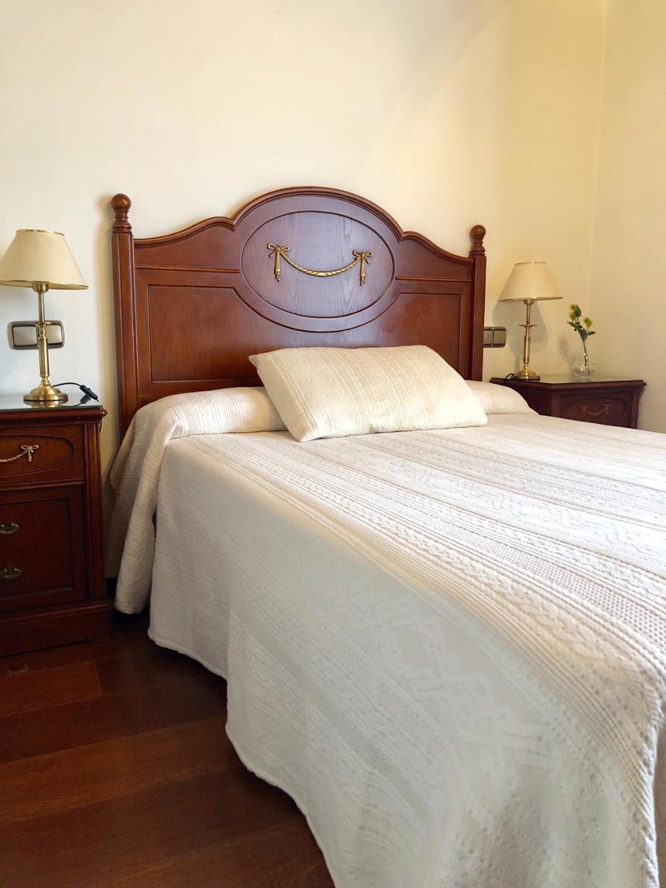 Hotel Rey Chindasvinto Covarrubias Bagian luar foto
