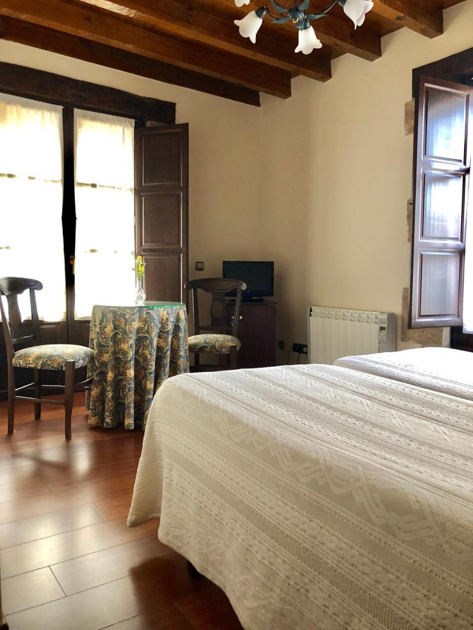 Hotel Rey Chindasvinto Covarrubias Bagian luar foto