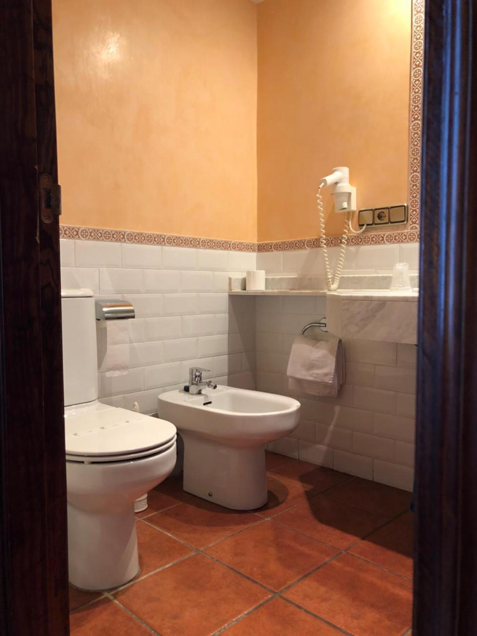 Hotel Rey Chindasvinto Covarrubias Bagian luar foto