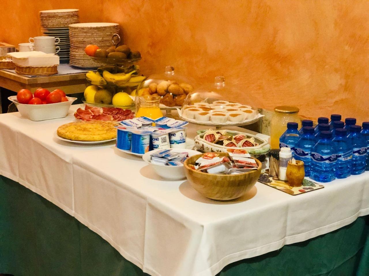 Hotel Rey Chindasvinto Covarrubias Bagian luar foto