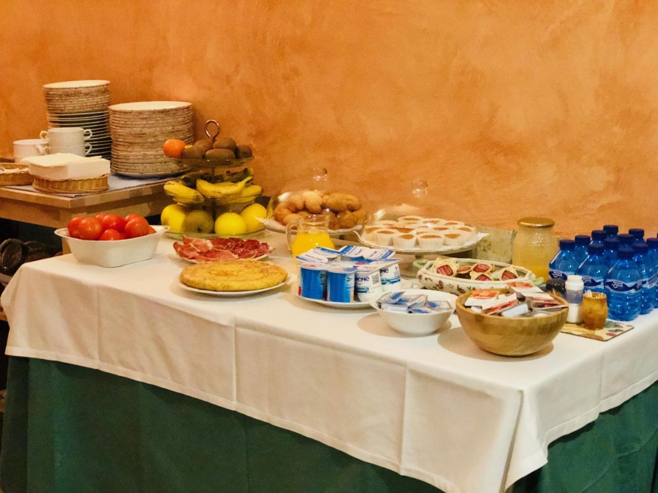 Hotel Rey Chindasvinto Covarrubias Bagian luar foto
